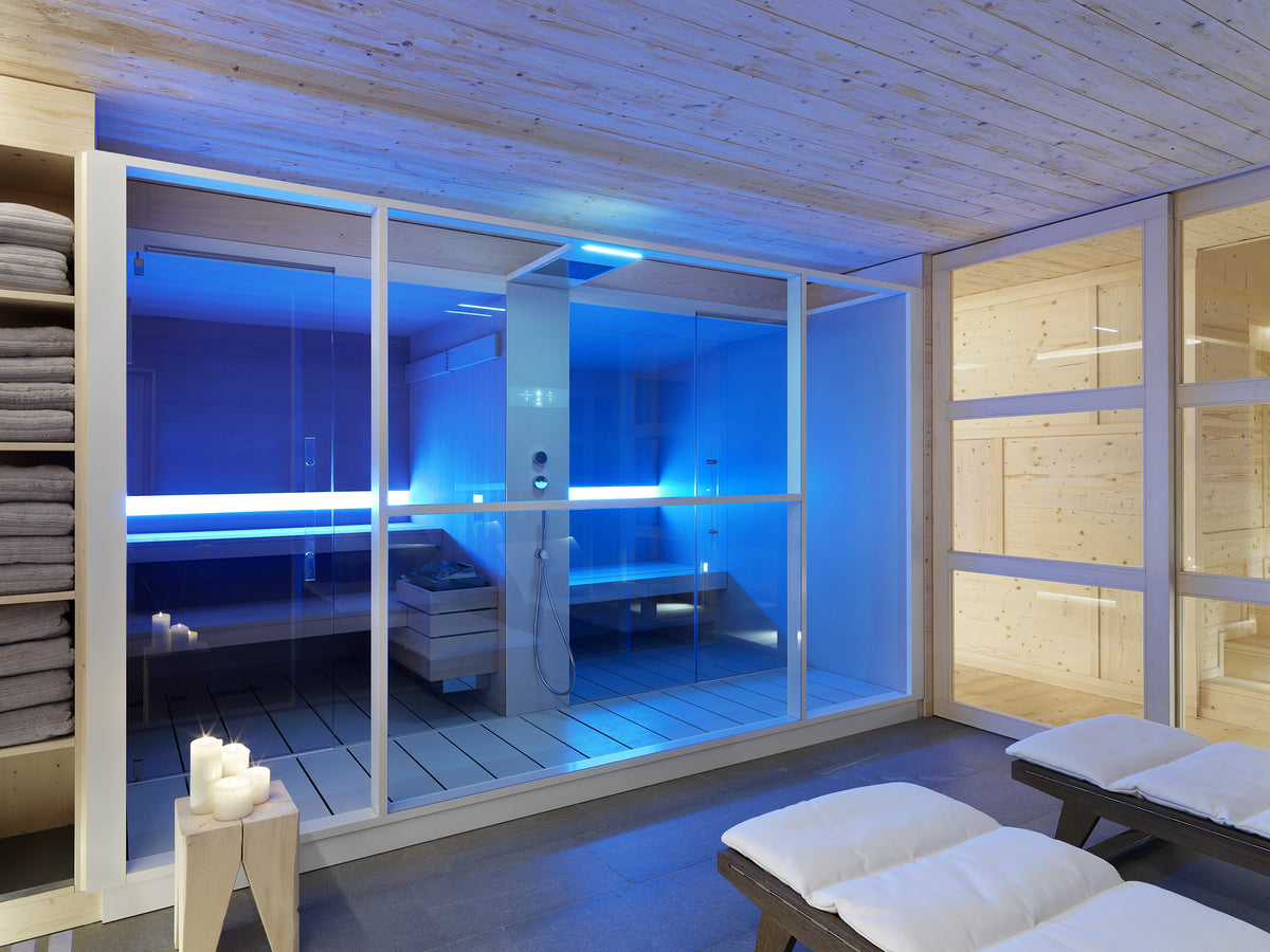 Zona benessere con sauna e bagno turco, progetto home spa su misura integrato nell’architettura in legno