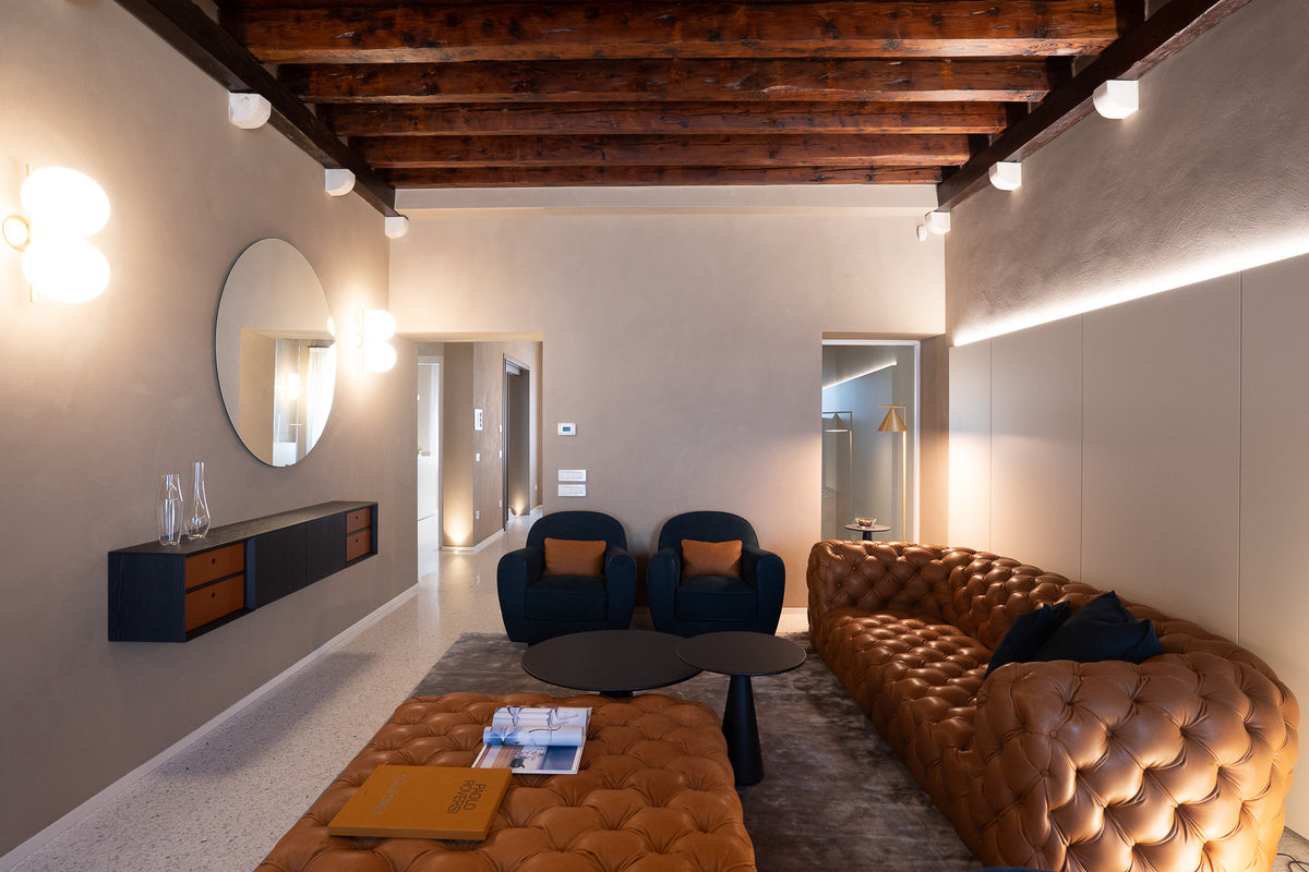 Progetto residenziale con living, sala da pranzo e arredi selezionati in equilibrio tra classico e contemporaneo