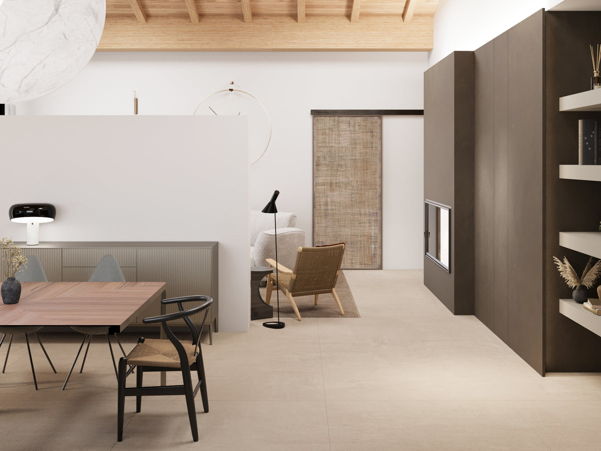 Render di open space con vista tra soggiorno e pranzo, quinta centrale divisoria, soffitto in travi a vista e arredi dai toni neutri