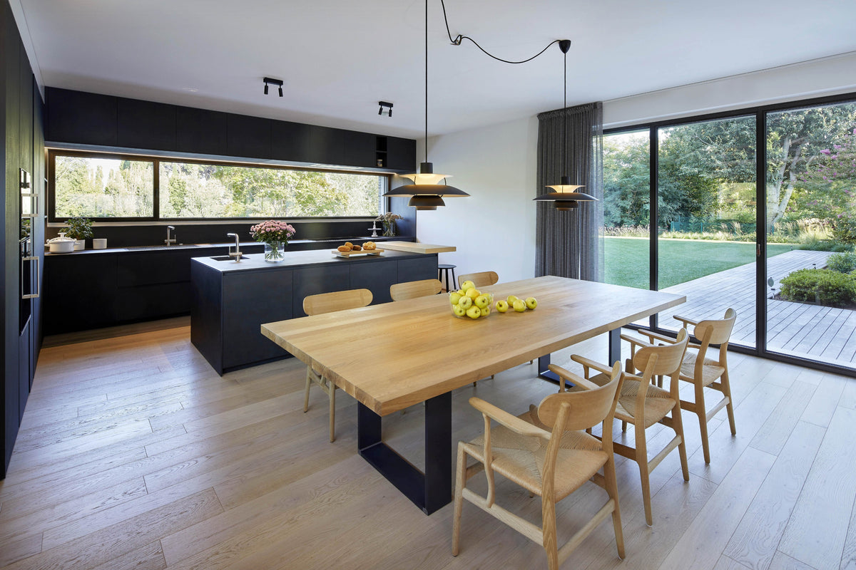 Cucina con isola e tavolo integrato, progettazione su misura per la zona giorno