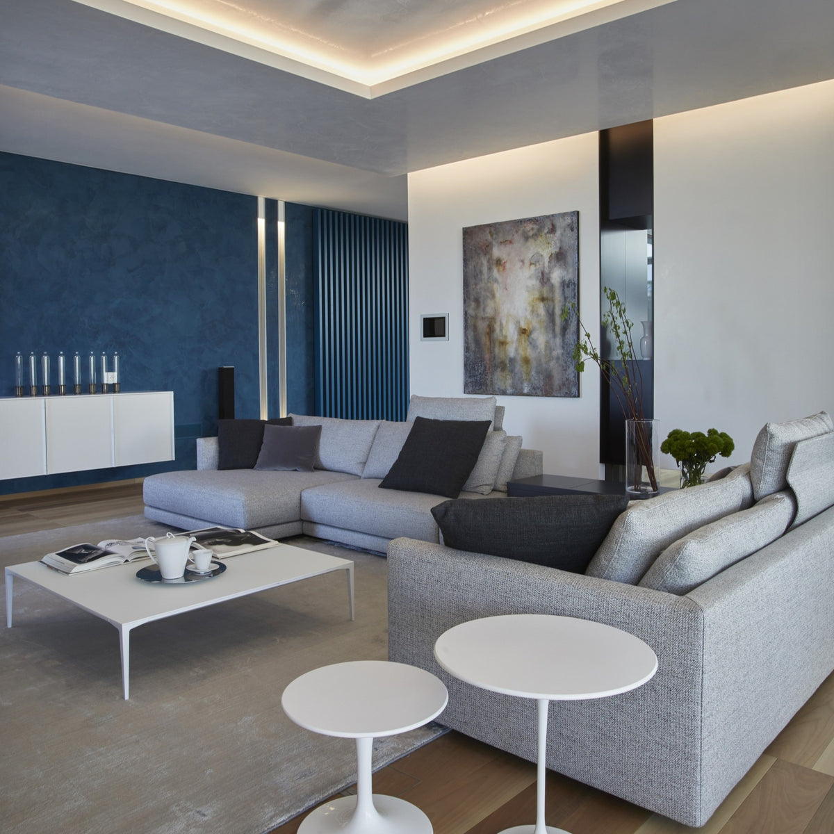 Villa contemporanea luminosa con progetto di interior design su misura in provincia di Verona