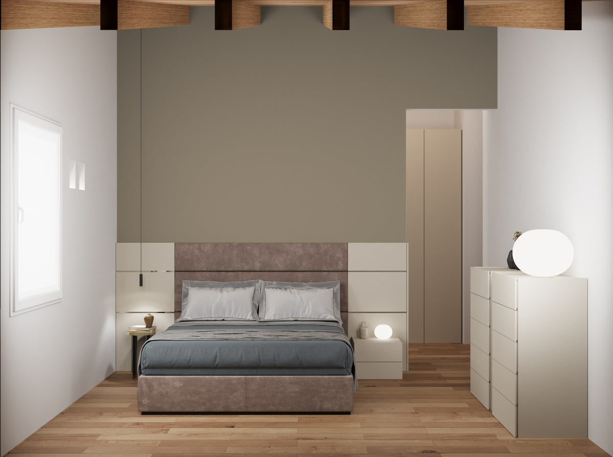 Render di camera padronale con letto imbottito, testiera con boiserie su misura a tutta parete e arredi minimali, vista verso la cabina armadio